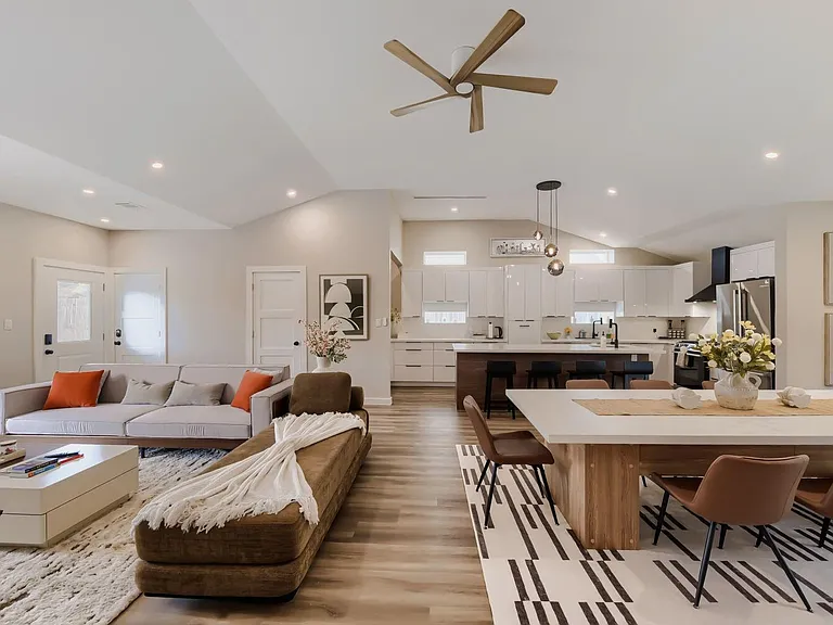 8815 Sharpview Dr — Photo 3