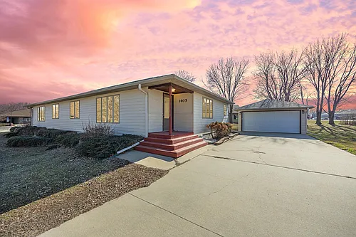 1405 E Rushmore Dr Photo 1