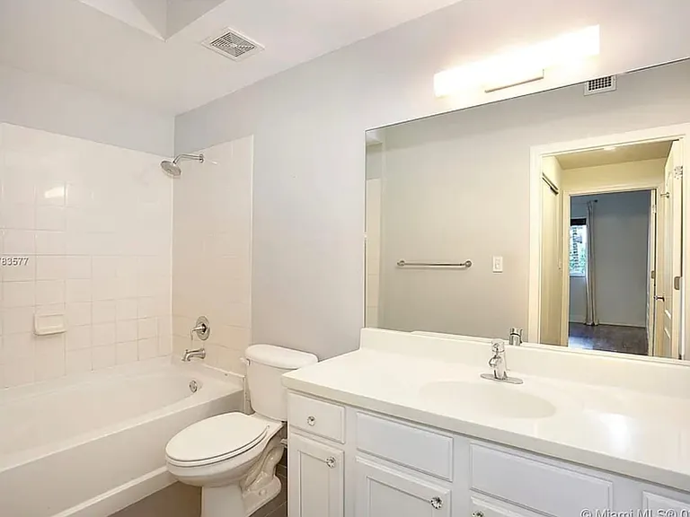 6001 SW 70th St #314 — Photo 7