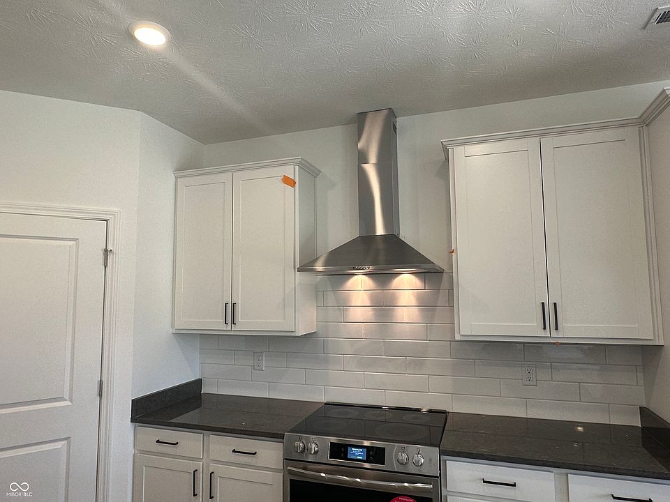 2nd image of 1930 Hill Lake Ln