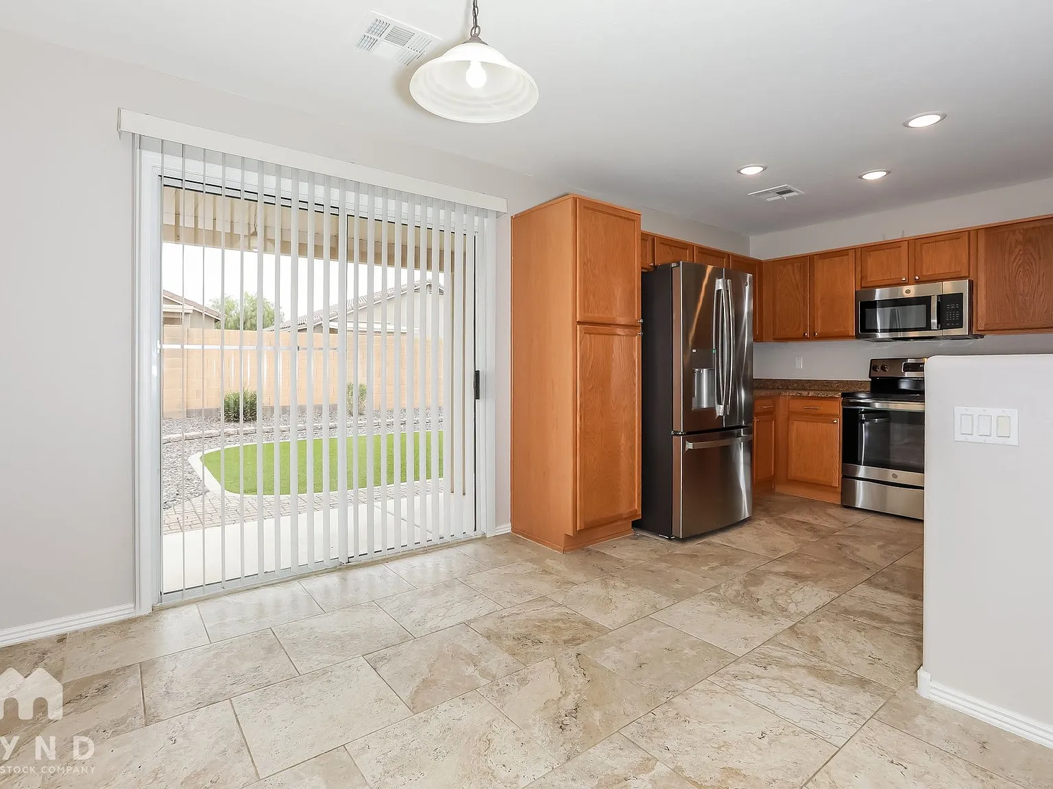 3 bed, 2.0 bath, 1261 sqft, $1,815 — Photo 4