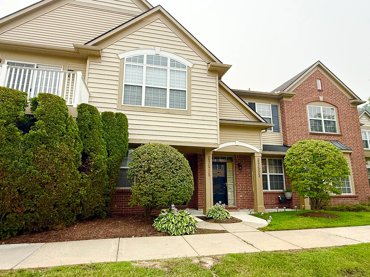 2 bed, 1385 sqft, $2,100 — Photo 1