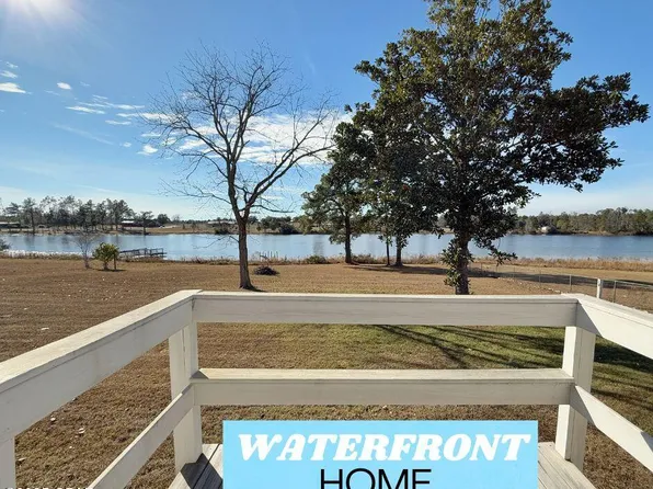 537 McPherson Dr, Alford, FL 32420