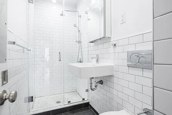 Rented by Safdie Realty Group | media 18