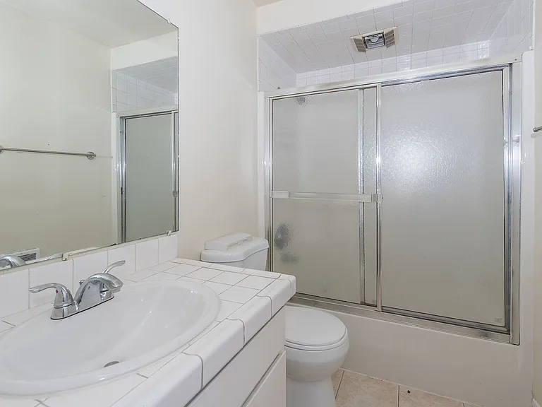 8020 SW Thorn St — Photo 6