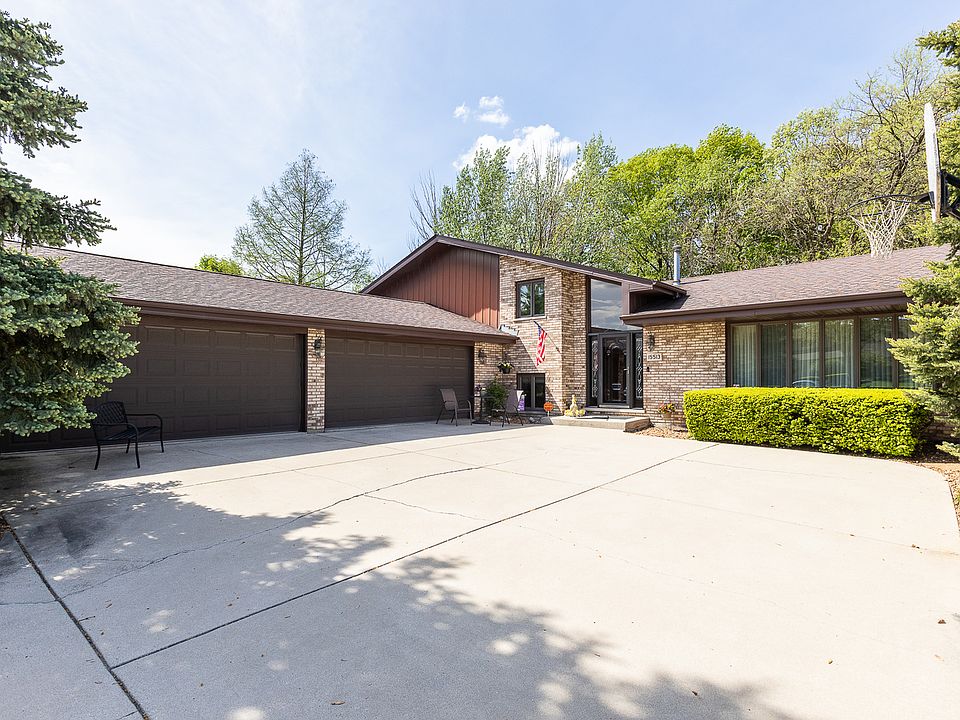 1st image of 15513 Twin Lakes Dr