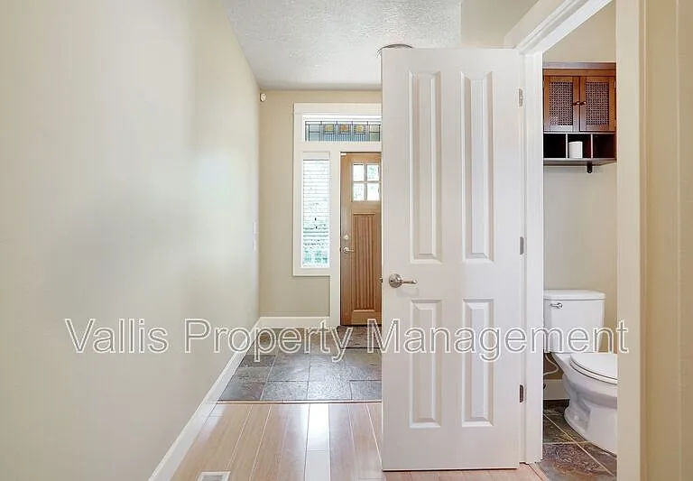 5164 Andresen St SE — Photo 8
