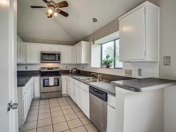 5th image of 1524 Gardenia Dr