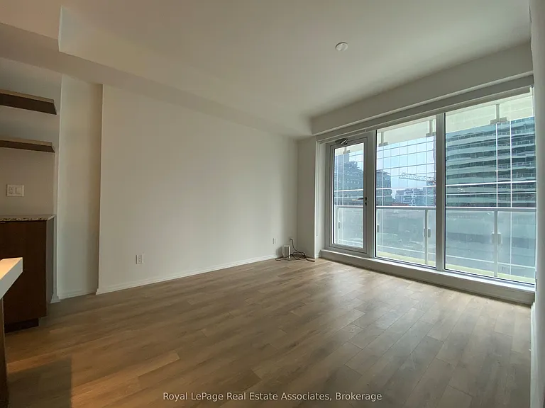 197 Yonge St #1207 — Photo 4