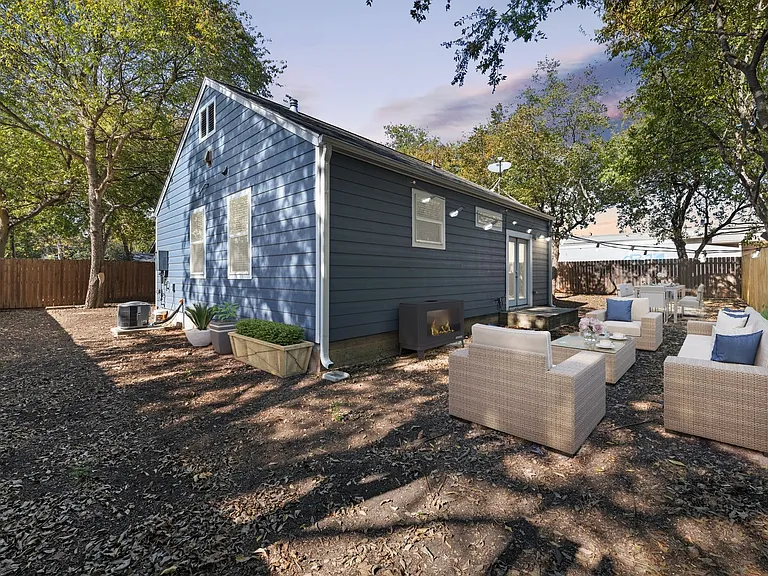 4415 Clawson Rd — Photo 3