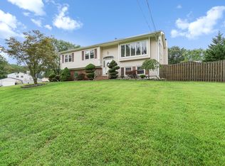 31 Chestnut Dr, Matawan, NJ 07747
