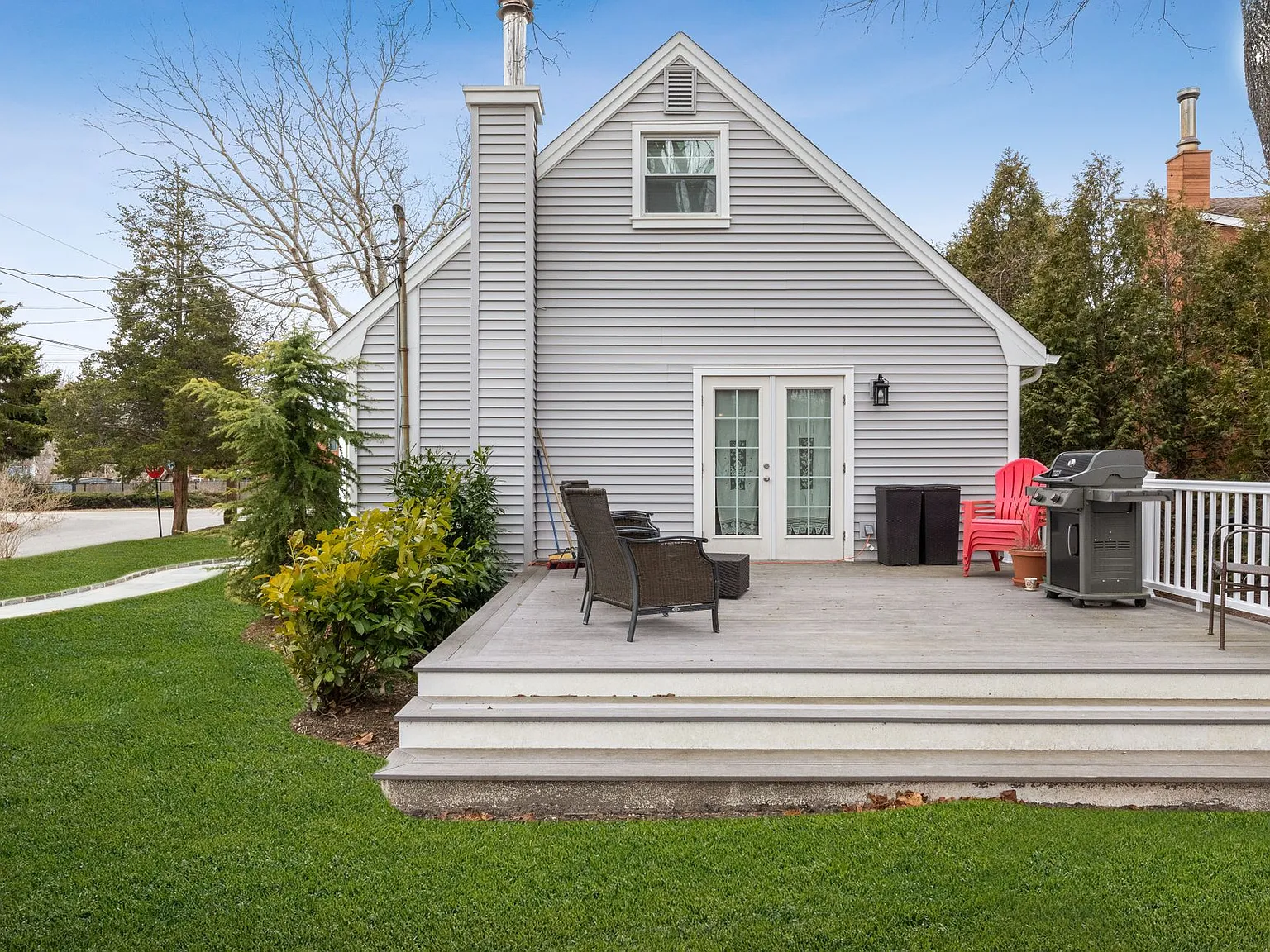 Hampton Bays Annual Rental near beach — Photo 1