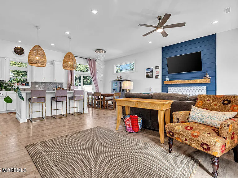 210 Mermaid Dr — Photo 3