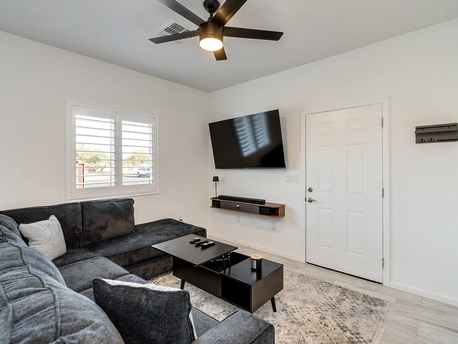 2 bed, 860 sqft, $2,300 — Photo 3
