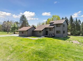 1452 Edgewood Ln, Milford, MI 48381