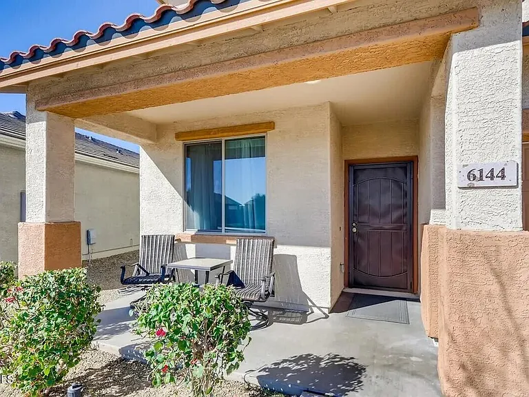 6144 W Freeway Ln — Photo 2