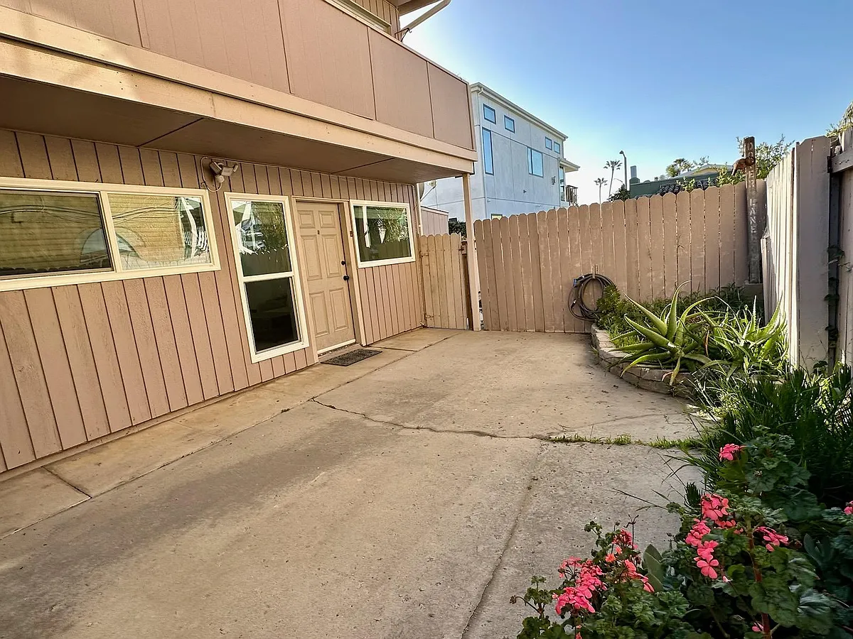 Building Photo - 1080 Dover Ln #Z