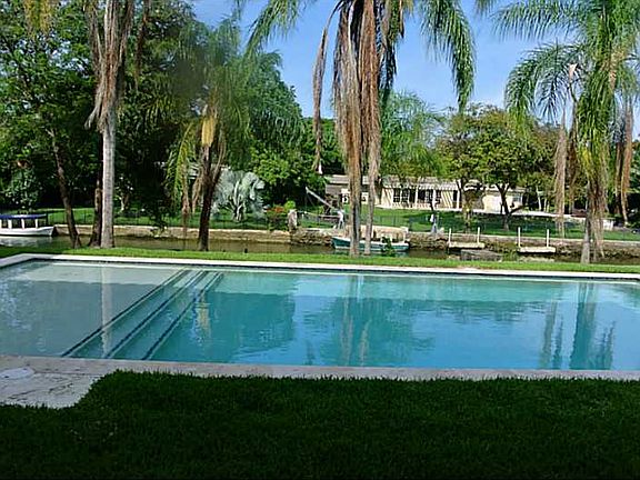 2nd image of 4401 University Dr
