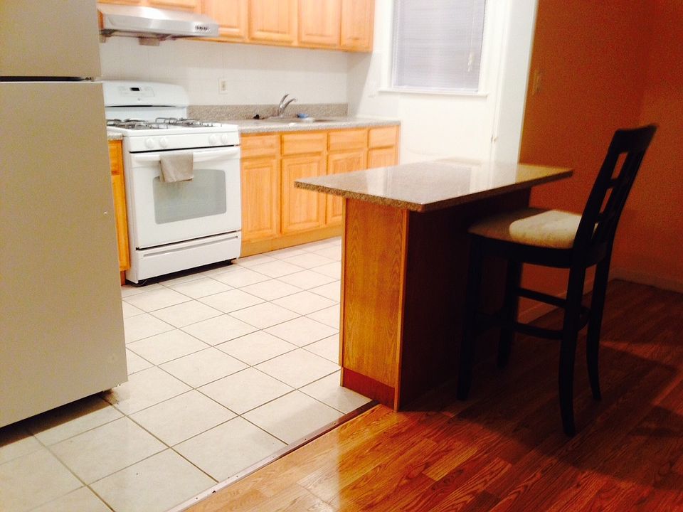 1st image of 206-00 47 Ave