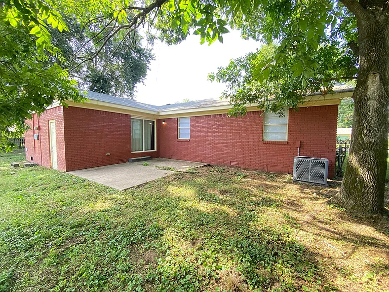 6517 Farmstead Rd — Photo 4