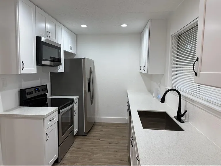 16814 Barcelona Dr — Photo 17