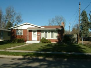 410 Park Dr, Grand Forks, ND 58201