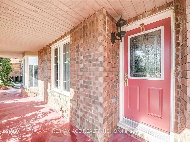 35 Pitchpine Dr — Photo 4