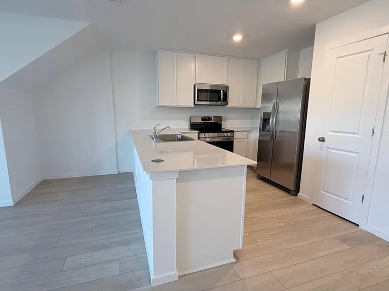 880 Lynx St — Photo 22