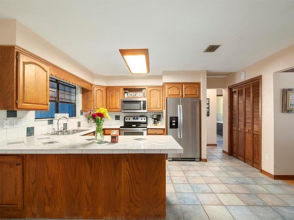 5th image of 1438 SE 38th Ct