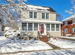 33 Ketewamoke Ave, Babylon, NY 11702