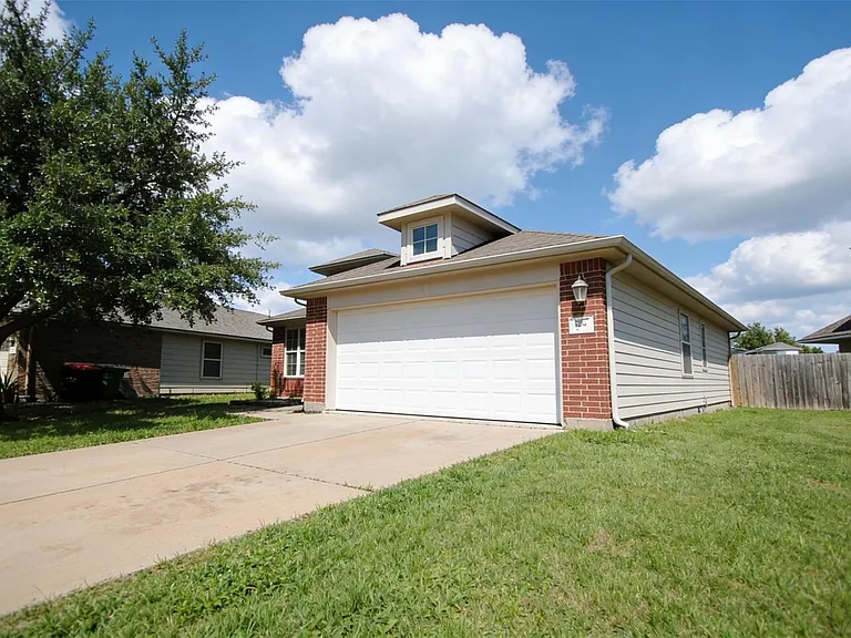 5910 Sugar Field Ln — Photo 2