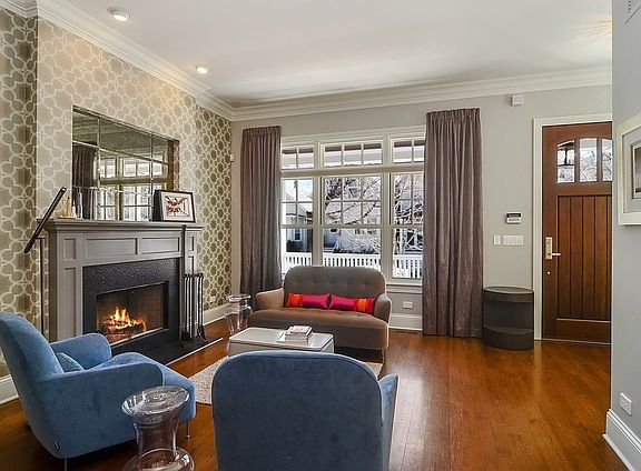 4th image of 3922 N Marshfield Ave