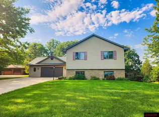 908 Park Ln, Belle Plaine, MN 56011