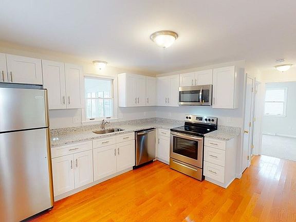 4th image of 69 Coolidge Ave