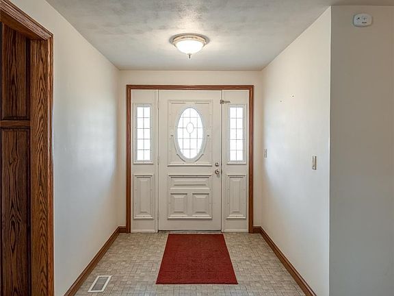 4th image of 7130 Castlecrest Dr