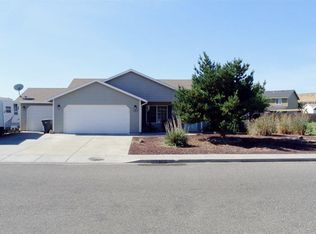 107 W 48th Ave, Kennewick, WA 99337