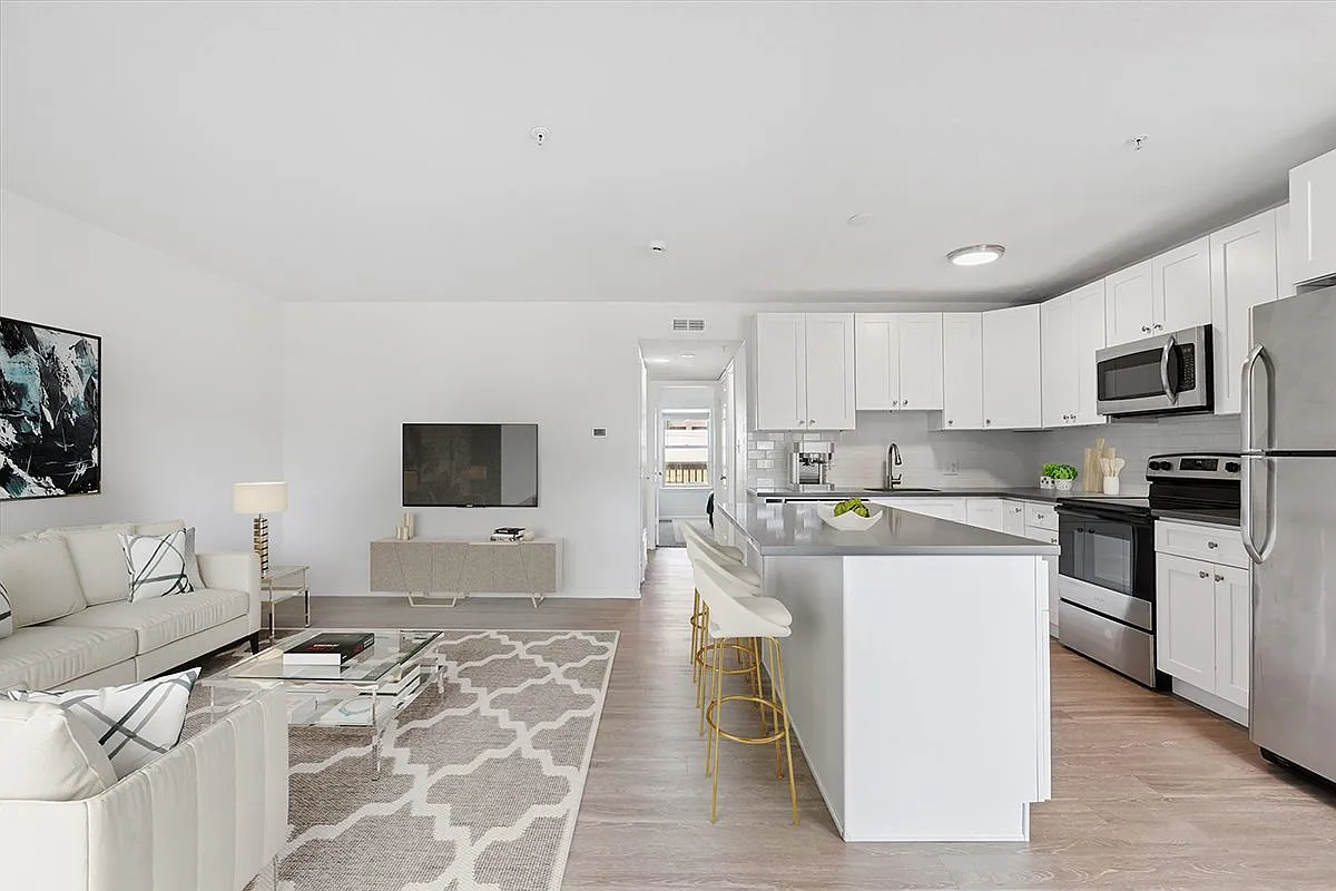 RockView Apartments — Photo 2
