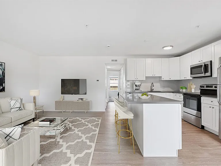 RockView Apartments — Photo 2