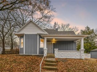 511 E Brasfield St, Smithville, MO 64089