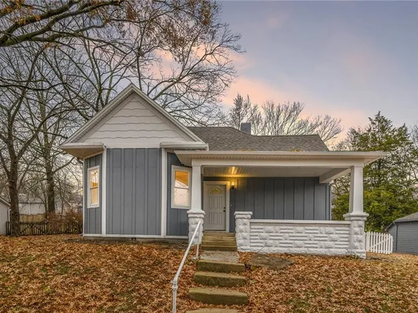 511 E Brasfield St, Smithville, MO 64089