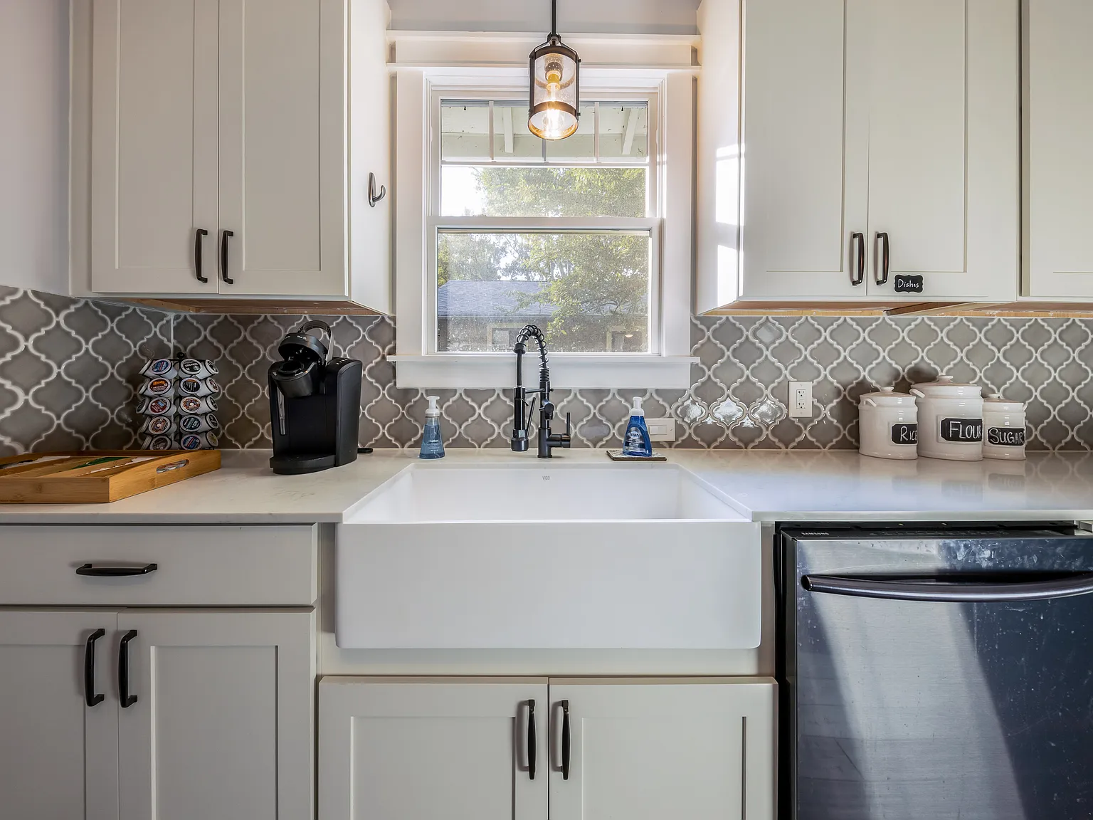 2 bed, 650 sqft, $3,400 — Photo 3