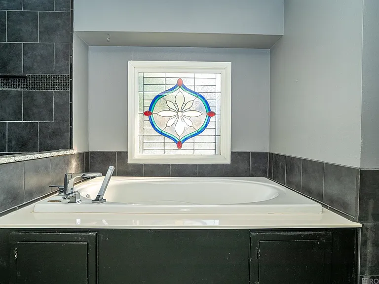 3736 Sessions Dr — Photo 17
