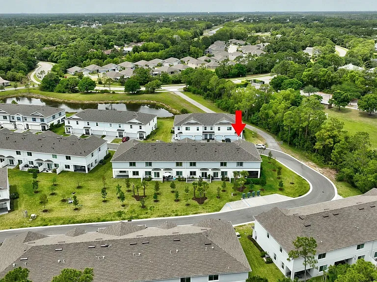 601 NE Waters Edge Ln — Photo 53