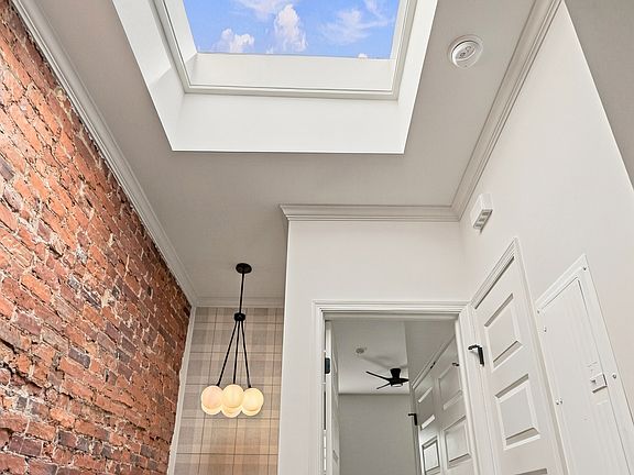 5th image of 2438 N 33rd St #A