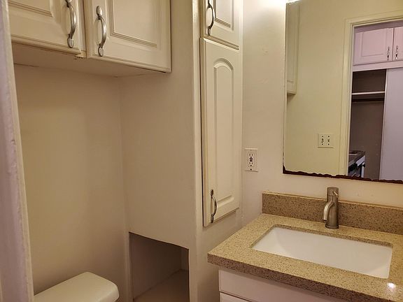 4th image of 616 Broadway St #A