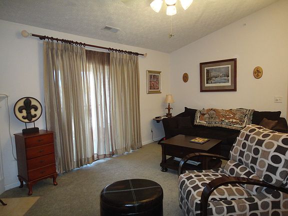 Great Room w Fireplace
