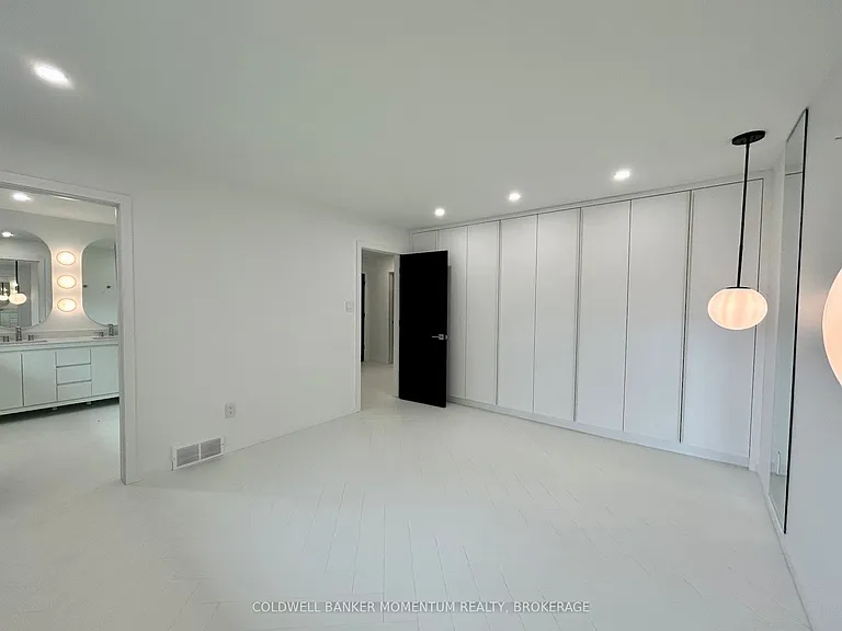 413 Queenston Rd — Photo 20