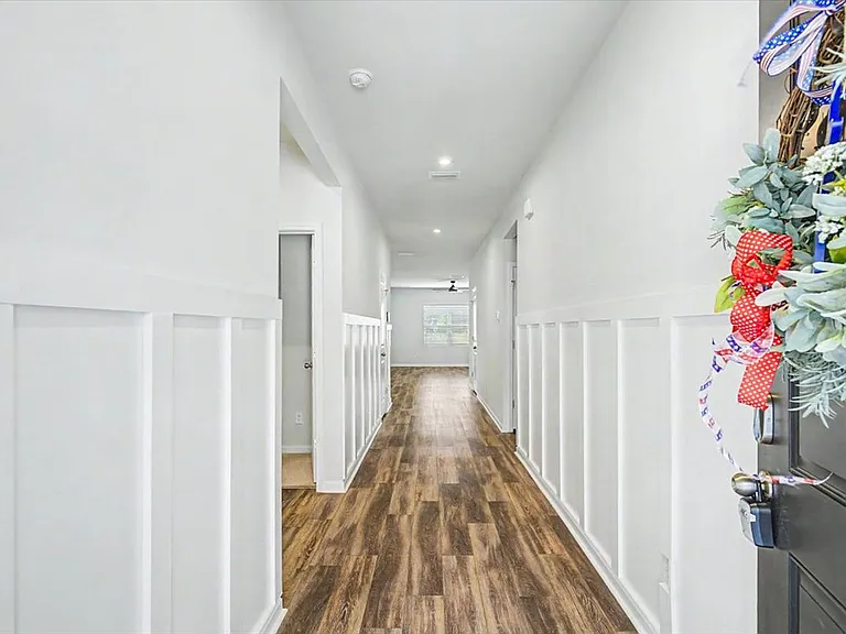 783 Longleaf Dr — Photo 3