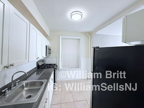 2nd image of 165 W 48th St APT 1