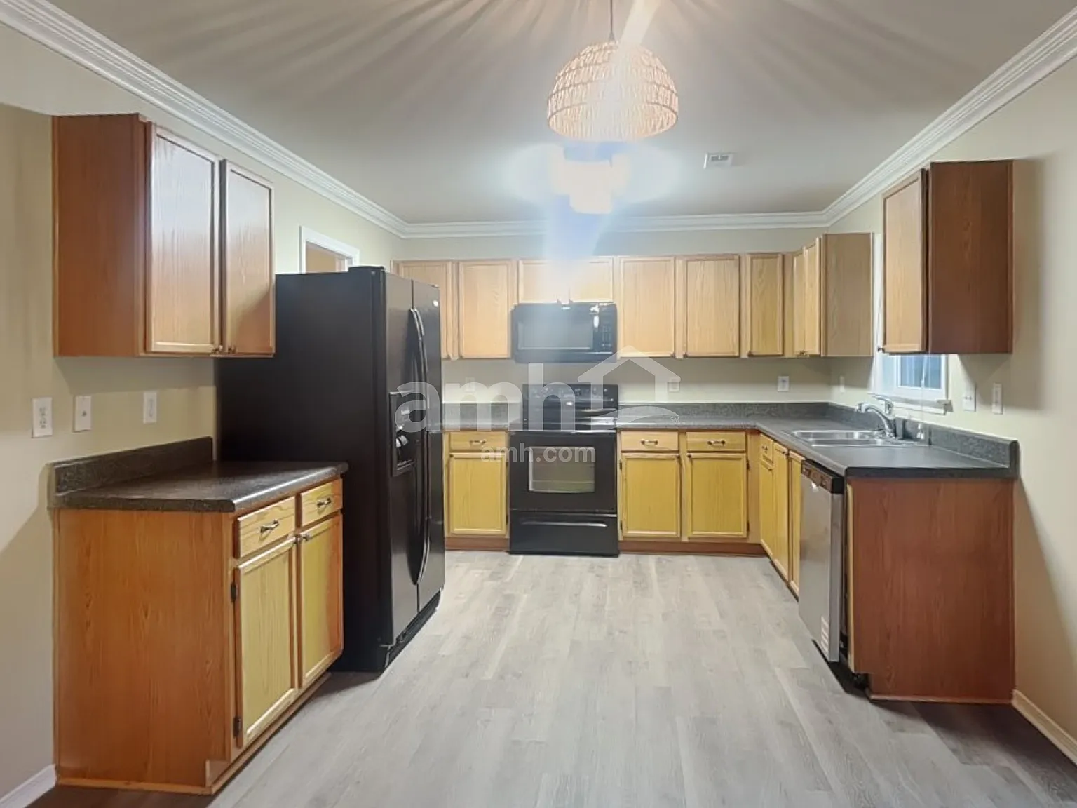 3 bed, 2.5 bath, 2200 sqft, $2,390 — Photo 4